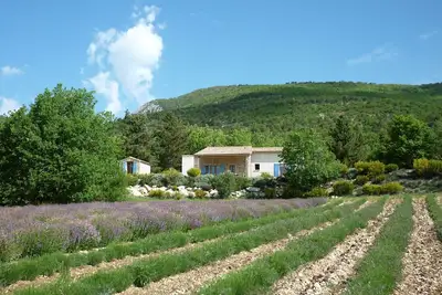 Image de Mas situation au calme pour 8 personnes avec piscine privée
