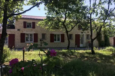 Image de Maison de campagne au calme avec piscine, situation idéale. Gites à l'unisson
