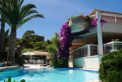 Image de Superbe Villa avec Piscine à DÉBORDEMENT, 4min de la Plage, Vue Panoramique