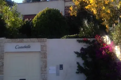 Image de Dans villa centre, climatisé, T3 80 M2 terrasse \/jardin+ parking 4\/5 personnes
