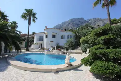 Image de Villa de standing avec piscine vue mer et montagne de 8 couchages