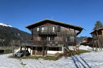 Image de Joli chalet savoyard en bois, Ă 5mn centre village, terrasse plein sud