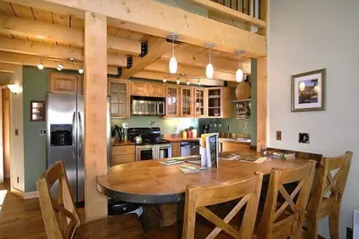 Image de Karla's Cottage: Promenade facile Ă Elk Avenue! Dog Friendly