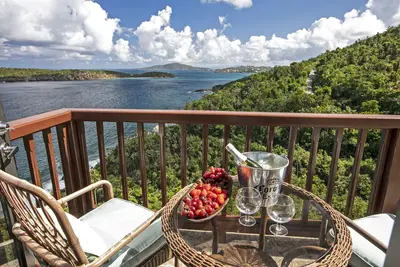 Image de Pelican Way Villas, Secluded Waterfront immobilier avec Island Breathtaking Views.