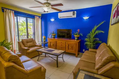 Image de Suite Hibiscus ~ A Villa Garden Paradise