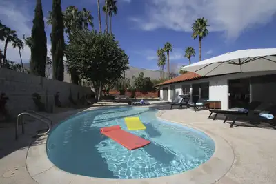 Image de Détente, vue sur la montagne, design, piscine / spa d'eau salée!