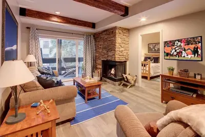 Image de La ligne de levage - 3br / 2ba dans la vieille ville Park City, marchez vers les pistes!