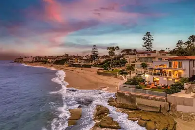 Image de Oceanfront Playa Vista La Jolla • Pool + Coastal Luxe
