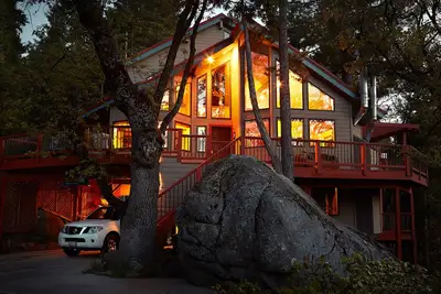 Image de À l'intérieur de Yosemite N. P. Portes! , notre maison de luxe est à quelques minutes des attractions de la vallée.