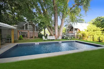 Image de Sag Harbor, complexe d'été des Hamptons avec piscine
