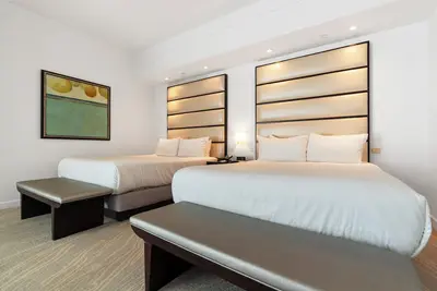 Image de Rénové! ! ! Fontainebleau Sorrento Jr. Suite 860 Sq Ft 2 lits Queen avec canapé-lit