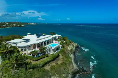 Image de A Magnificent Oceanfront 5 Star + Villa
