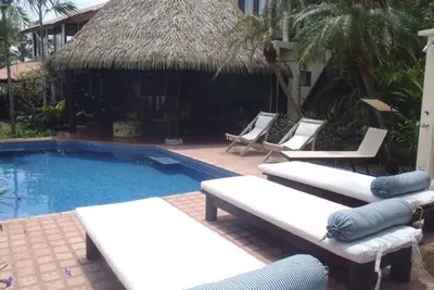Image de Privé villa de bord de mer avec une belle plage, couchers de soleil spectaculaires