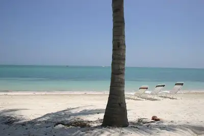 Image de Fantastique plage privée-White Sand, Crystal Clear eau! Piscine wifi il est chargé!
