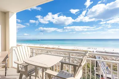Image de Ce magnifique condo de deux chambres et deux salles de bains devant le golfe peut accueillir 8 personnes!