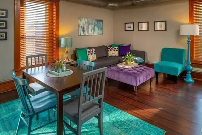 Image de Magnifique loft au centre-ville de Fayetteville - Eddy at Lafayette Flats