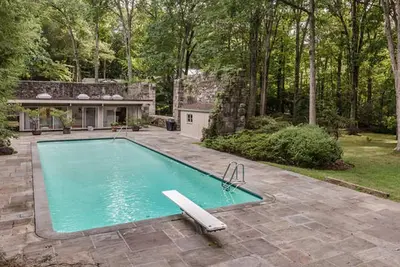 Image de Maison Zen historique avec des équipements modernes dans un domaine privé