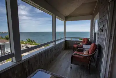 Image de Oceanfront Large A / C Accueil familial à Falmouth Heights Beach - Cape Cod