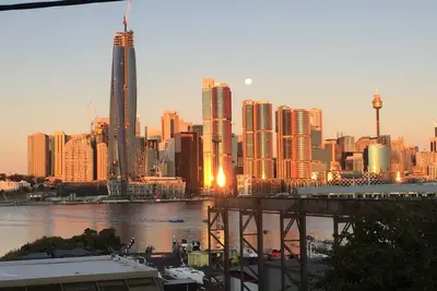 Image de Sydney Central un mile. Vue fantastique sur la ville et le port de Balmain