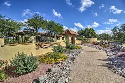 Image de Nouveau! Luxe Tucson Vineyard Home w \/ Vues & Fire Pit