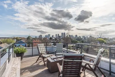 Image de Expérience panoramique sur le toit près du quartier français avec parking