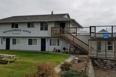 Image de Beachcombers Haven - \"Hometels\" - Hébergement et événements de groupe au bord de la mer!