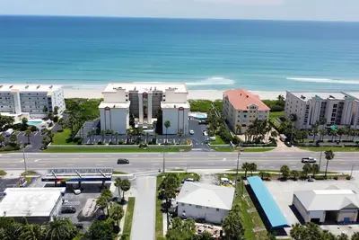 Image de Superbe appartement en face de la plage! !