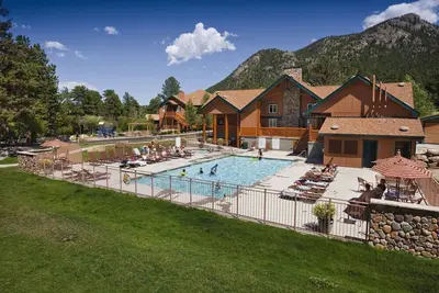 Image de Estes Park est une petite ville pleine d'amour!