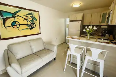 Image de Belle apt rénové avec blanchisserie / pkg / animaux de compagnie