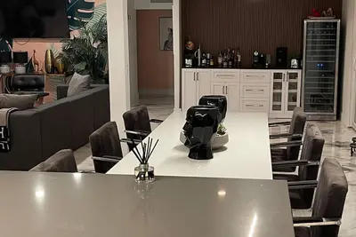 Image de Modern Clean 4 chambres au coeur de Palm Springs Movie Colony Nouveau! Piscine / Spa