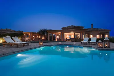 Image de Villa Emerald Ă Petrothalassa