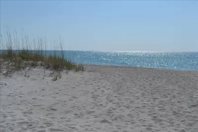 Image de Fifth Floor, Island View, sur la plage!