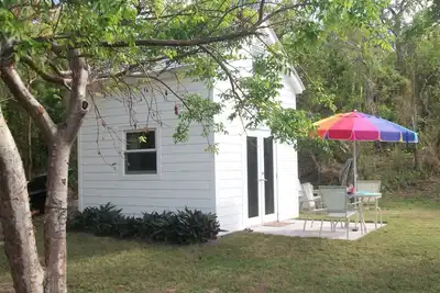 Image de Tiny House Vacation, Bayfront avec plage privée! Sur deux acres isolés!