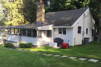 Image de Cozy Lake Cottage w / Dock, Kayaks