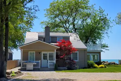 Image de 'Pelee Shores' Point Pelee Lakefront Cottage de vacances