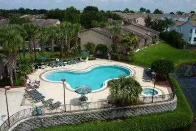 Image de Maison de ville de style unique 2 Br / 2 Ba à Disney Area