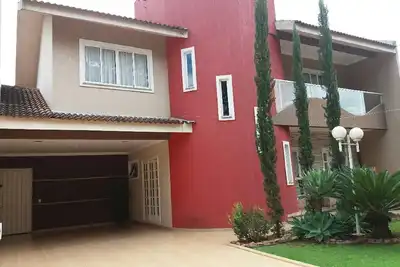 Image de FozHouse avec haut niveau, piscine, Wi-fi, 4 gar, 12 personnes, air conditionné, près du centre