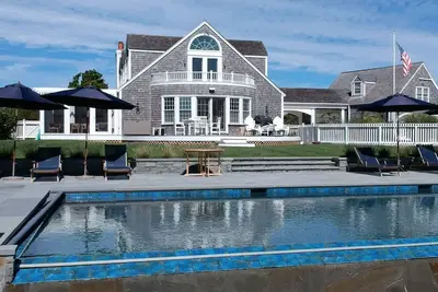 Image de Nouveau! Hilltop Estate, piscine spectaculaire, vue imprenable