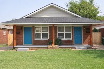 Image de Blue Door Place par Ou Medical. State Capitol Downtown