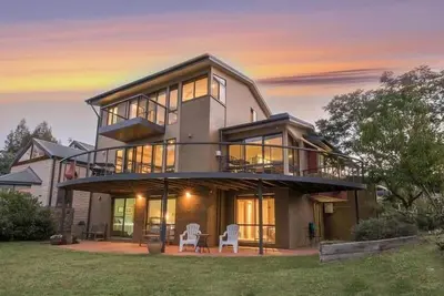 Image de The Jindabyne Lakehouse - réservez 7 jours, payez-en 6
