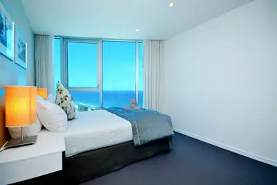 Image de Hébergement à l'hôtel abordable et spacieux de 2 chambres à Surfers Paradise
