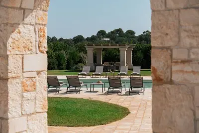 Une belle ferme en pierre avec piscine privée
