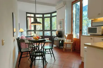 Image de Bright 1-Bed Apartment on La Rambla, Barcelona. Rj