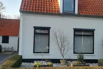 Image de Belle maison entièrement rénovée dans le paisible village de Nieuwvliet.