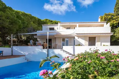 Image de Maison ensoleillée avec un sentiment de vacances exceptionnelle
