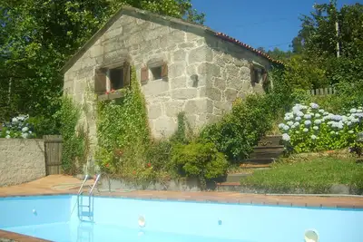 Image de Maison rurale du XVIIIe siècle, surplombant l'estuaire d'Aldán.