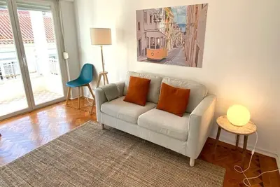 Image de Appartement ensoleillé avec un balcon