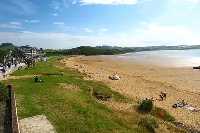 Image de Appartement rural face à la plage avec piscine et court de paddle-tennis.