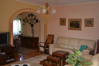 Image de Appartement rose avec deux terrasses, jardin, à deux pas de la plage