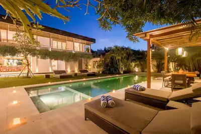 Image de Villa de Luxe 5 Chambres avec Piscine Privée